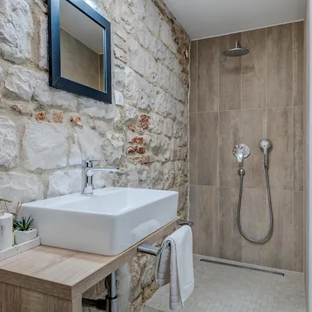 بيت ضيافة The Code Luxury