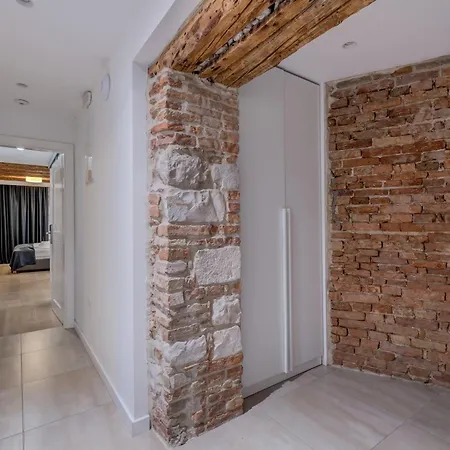 The Code Luxury سبليت