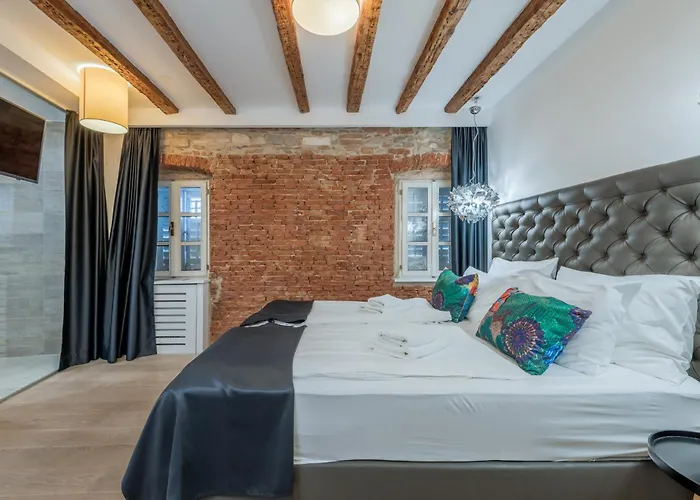 The Code Luxury Πανσιόν