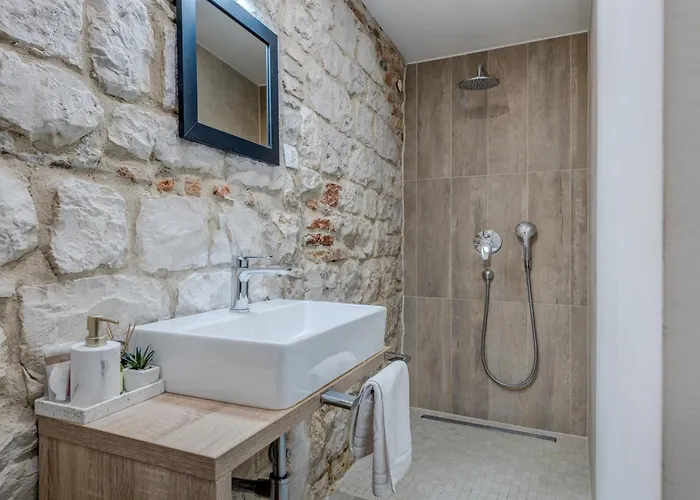 Πανσιόν The Code Luxury