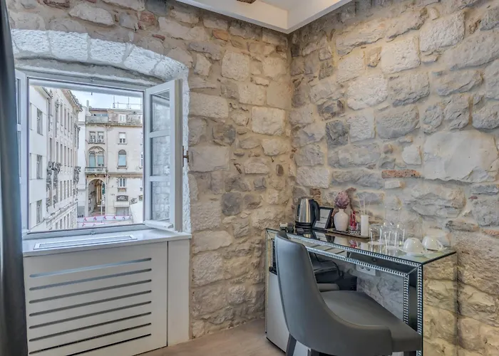 The Code Luxury Πανσιόν 4*