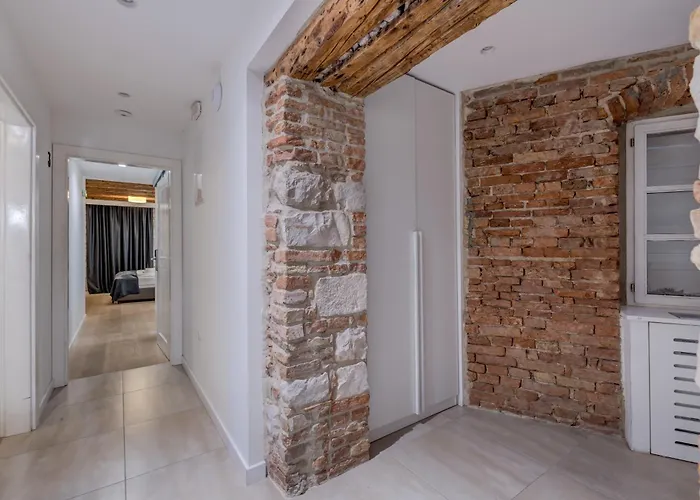 The Code Luxury Σπλιτ