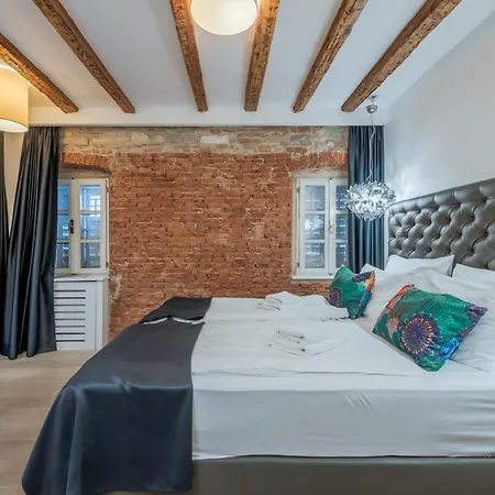 The Code Luxury Πανσιόν