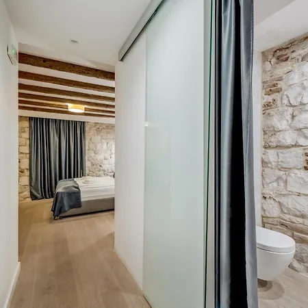Πανσιόν The Code Luxury Σπλιτ
